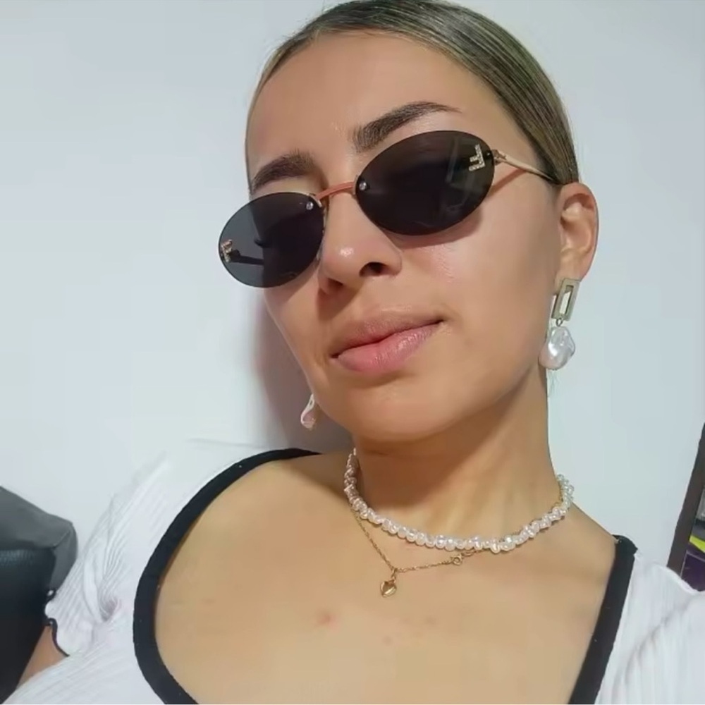 Retro F Stylish Black Sunglasses - Picture 10 of 15